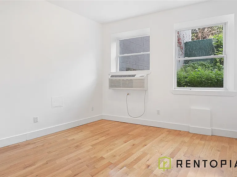 33 Meserole St #1 — Photo 10