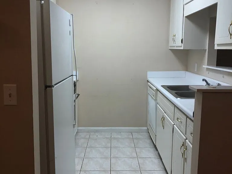 90 Woodfield Pl — Photo 4