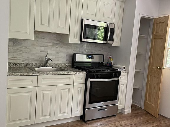 5th image of 25 Pheasant Street #B