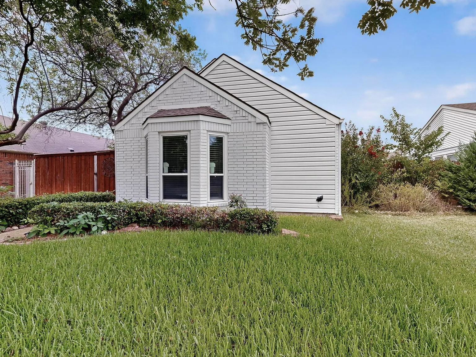 936 Sugarberry Dr — Photo 2