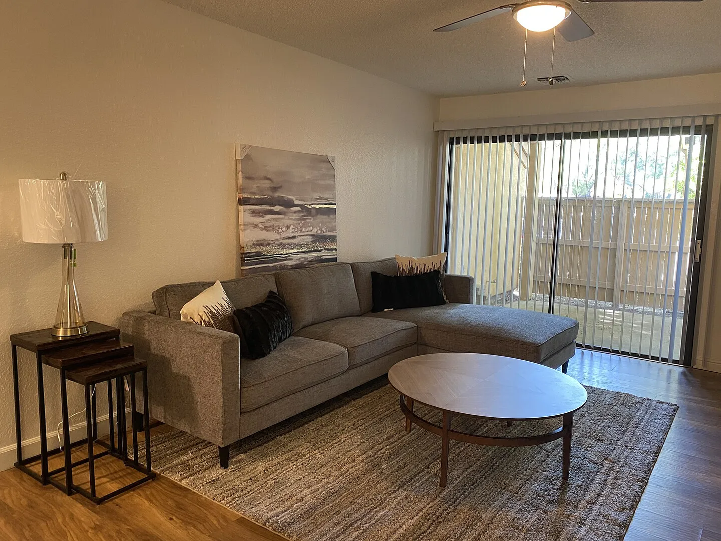 Modesto gated 2 Bdrm/2 Ba unit nr shopping, eateries, in unit washer — Photo 3