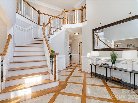3rd image of 2510 Tulip Hill Dr