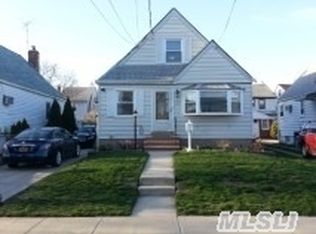 13724 250th St, Rosedale, NY 11422