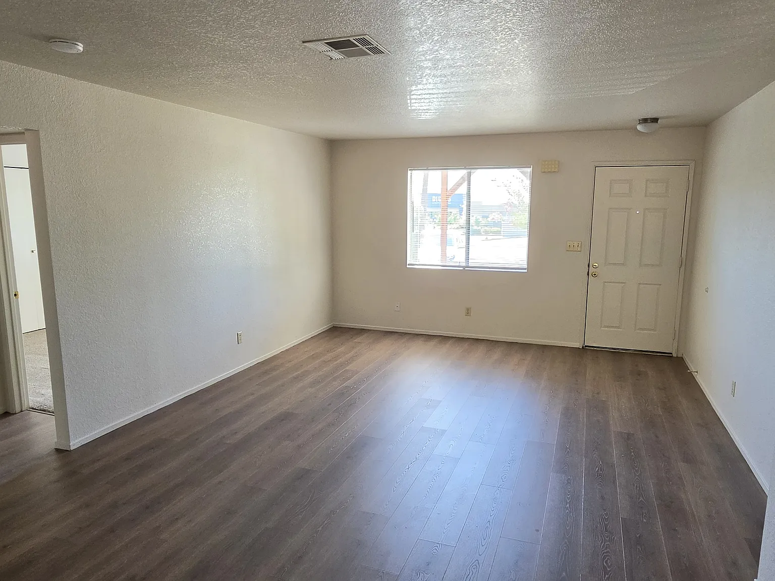 2 bed, 900 sqft, $1,295 — Photo 2