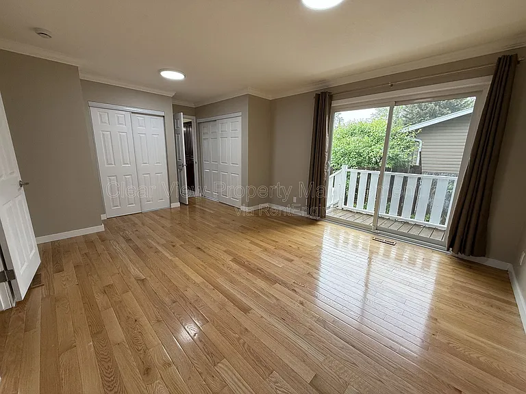 18 Trinity Pl W — Photo 14