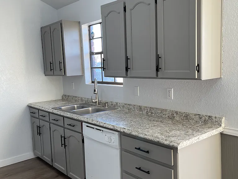 2907 Roosevelt Ave — Photo 14