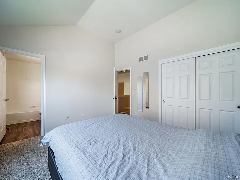 1011 S Valentia St #81 — Photo 30