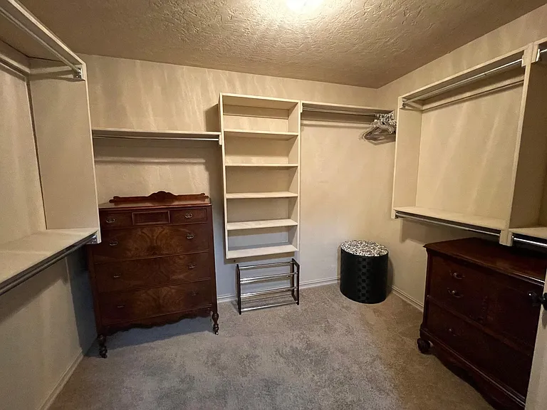 Primary suite walk in closet