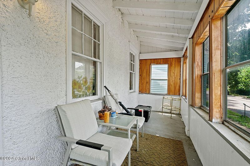4th image of 460 Ontario Street