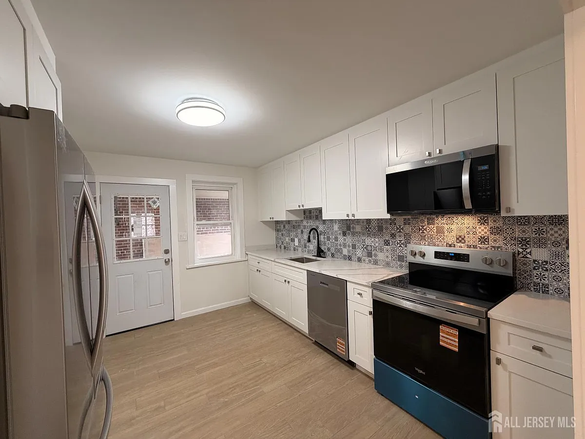 Building Photo - 1020 Raritan Ave