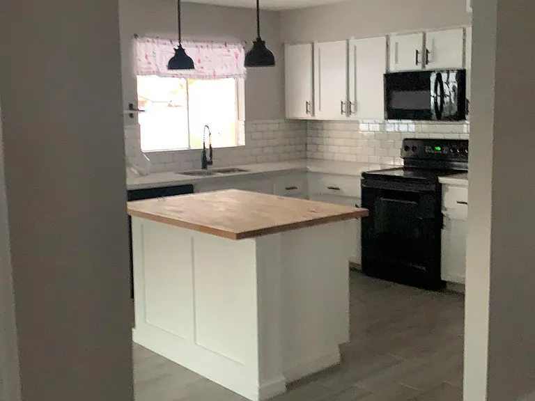 1104 W Auburn Dr — Photo 5