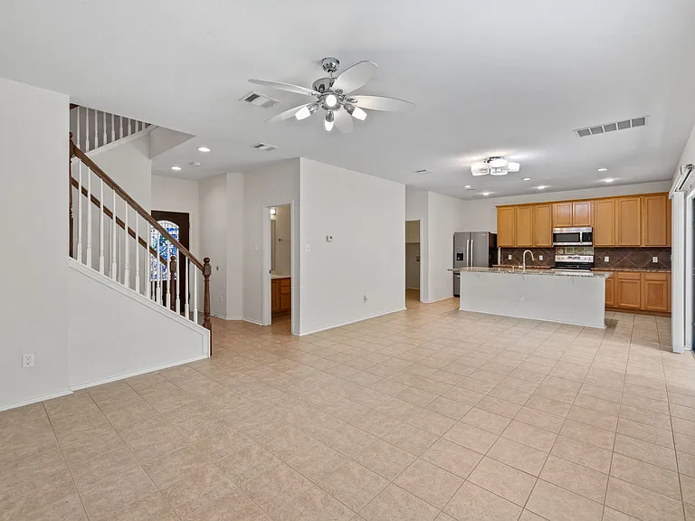 2101 Golden Arrow Ave — Photo 7