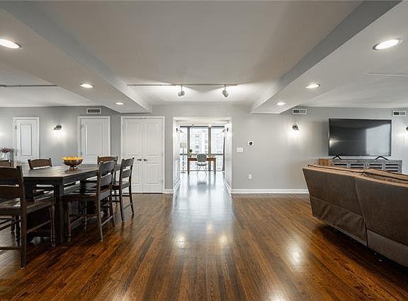 3rd image of 600 E Admiral Blvd Unit 1601