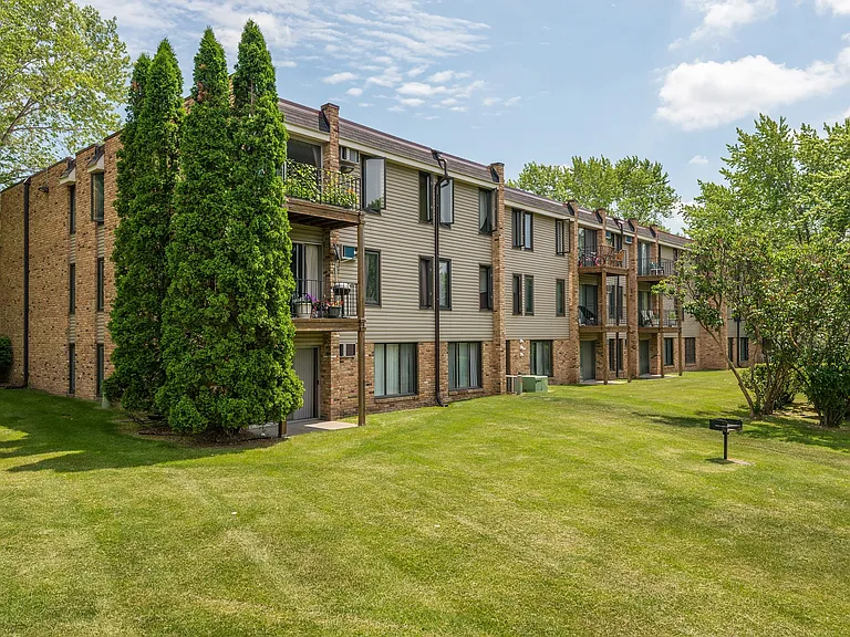Windsor South Apartments — Photo 27