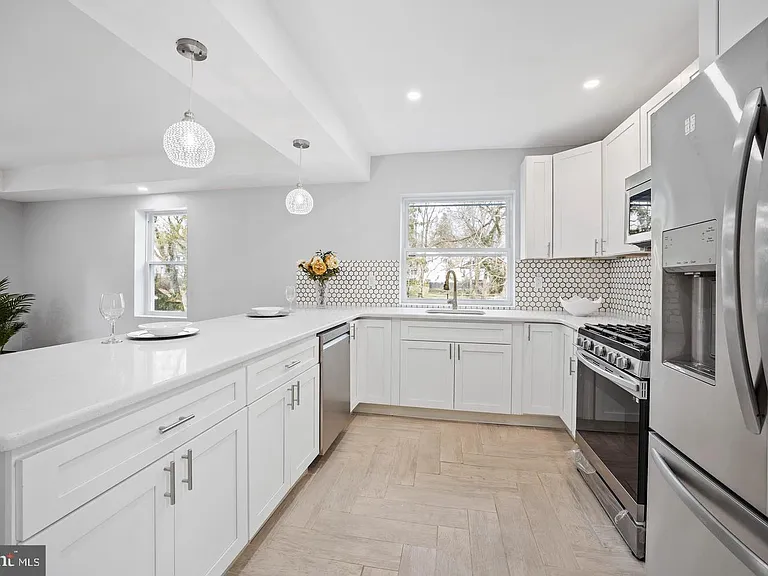 541 E Church Rd — Photo 13