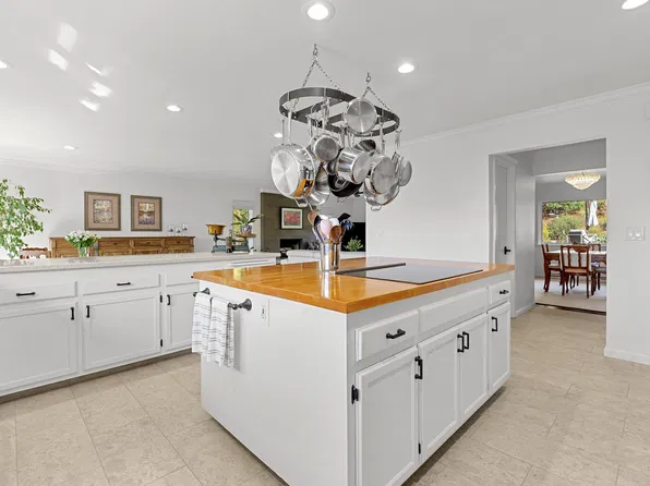 10 Santa Yorma Ct, Novato, CA 94945