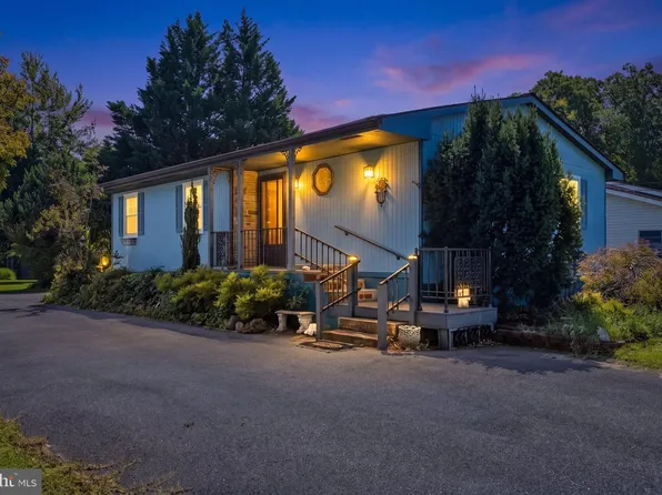 221 Oak Dr, Pasadena, MD 21122