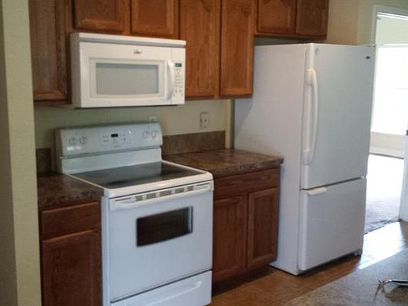 4th image of 638 Hillside Dr