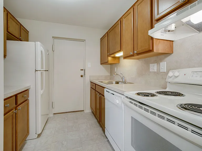 Brooklawn Apartments — Photo 3