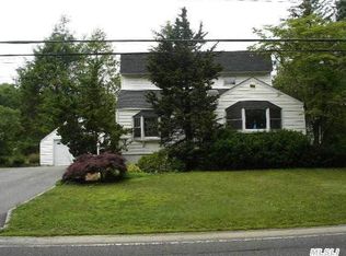 9 Melrose Rd, Dix Hills, NY 11746