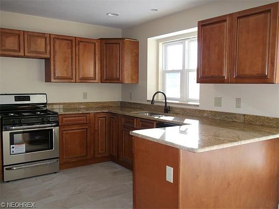 2nd image of 200 Cross Creek Dr NW