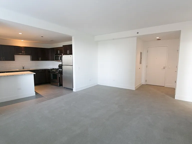 Shoreland — Photo 282