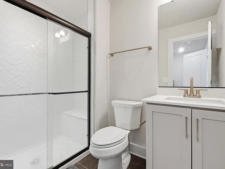 153 Locke St — Photo 36