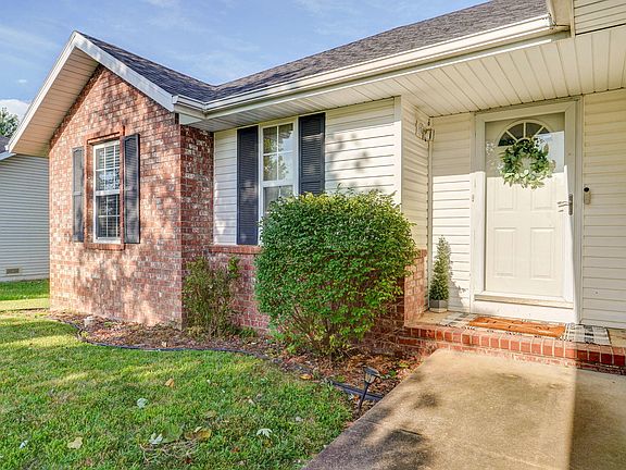 3rd image of 436 S Basswood Avenue