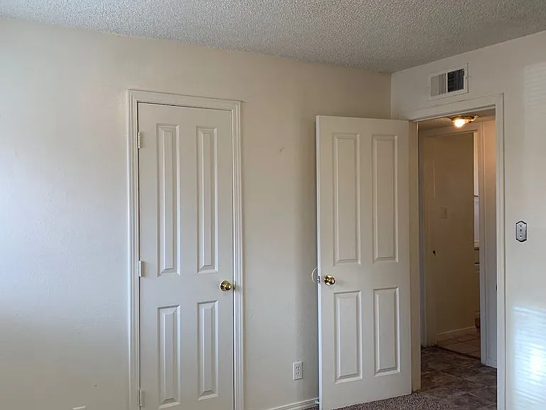 370 Atrisco Dr SW — Photo 14