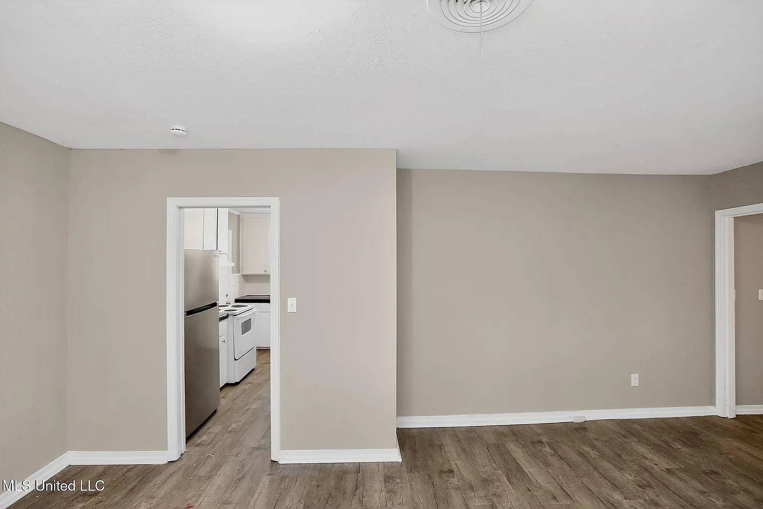 3 bed, 1196 sqft, $1,100 — Photo 4