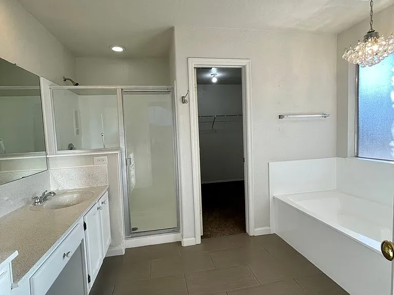 1482 W Elgin St — Photo 13