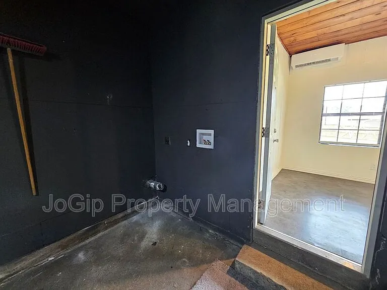 2023 E Illinois Ave — Photo 27