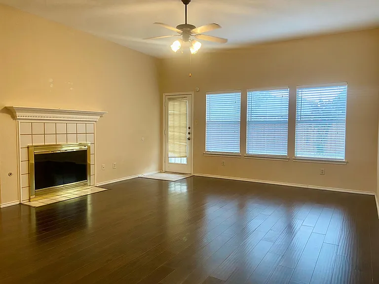 1411 Rivercrest Blvd — Photo 2