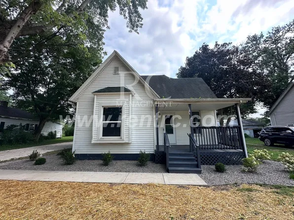 8 E South St, Bismarck, IL 61814
