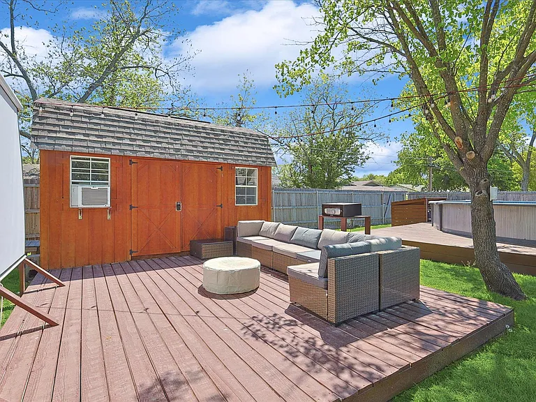 530 E Tyler St — Photo 35