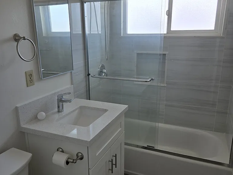 367 E 18th St #6 — Photo 8