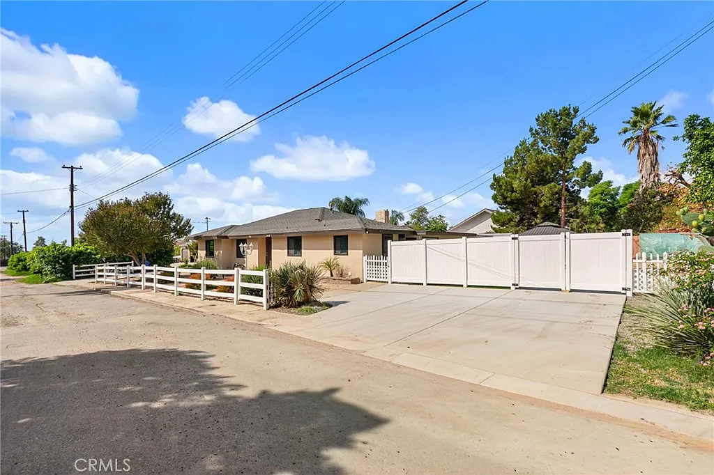 3 bed, 1523 sqft, $4,350 — Photo 1