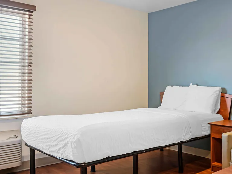 Deluxe Studio - 1 Full Bed