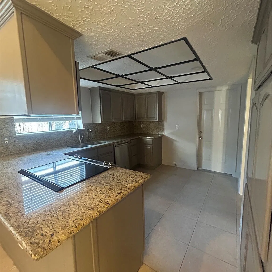 3 bed, 2.0 bath, 1488 sqft, $1,850 — Photo 2