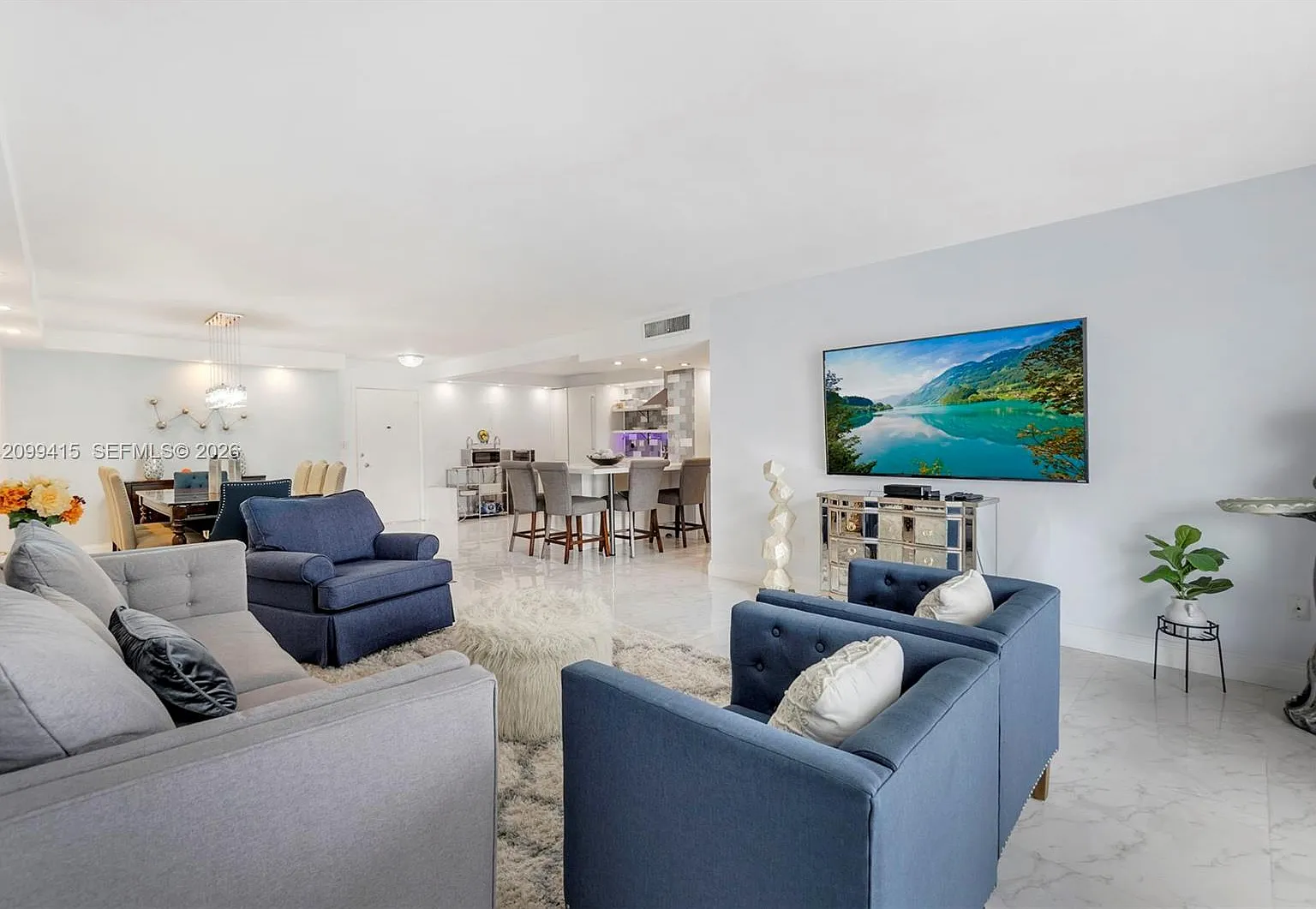 Stratford Towers Condo — Photo 4