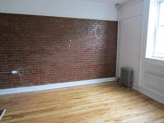 Rented by Evergreen Apartments BK | media 11