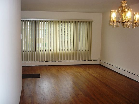 3rd image of 7848 W Oakleaf Ave