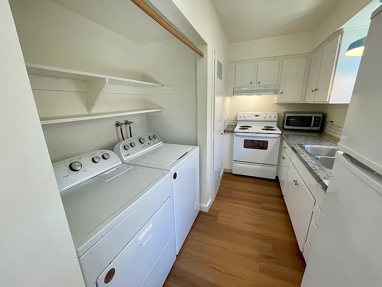 9856 Continental Dr — Photo 4
