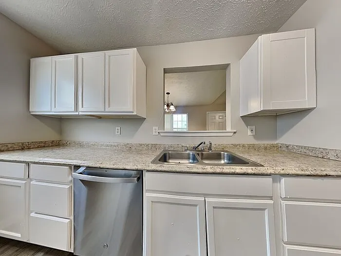 504 Edgewater Way — Photo 5