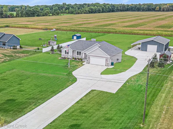 8309 Almont Rd, Almont, MI 48003