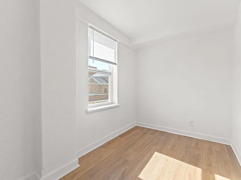 St. Regis Apartments — Photo 68