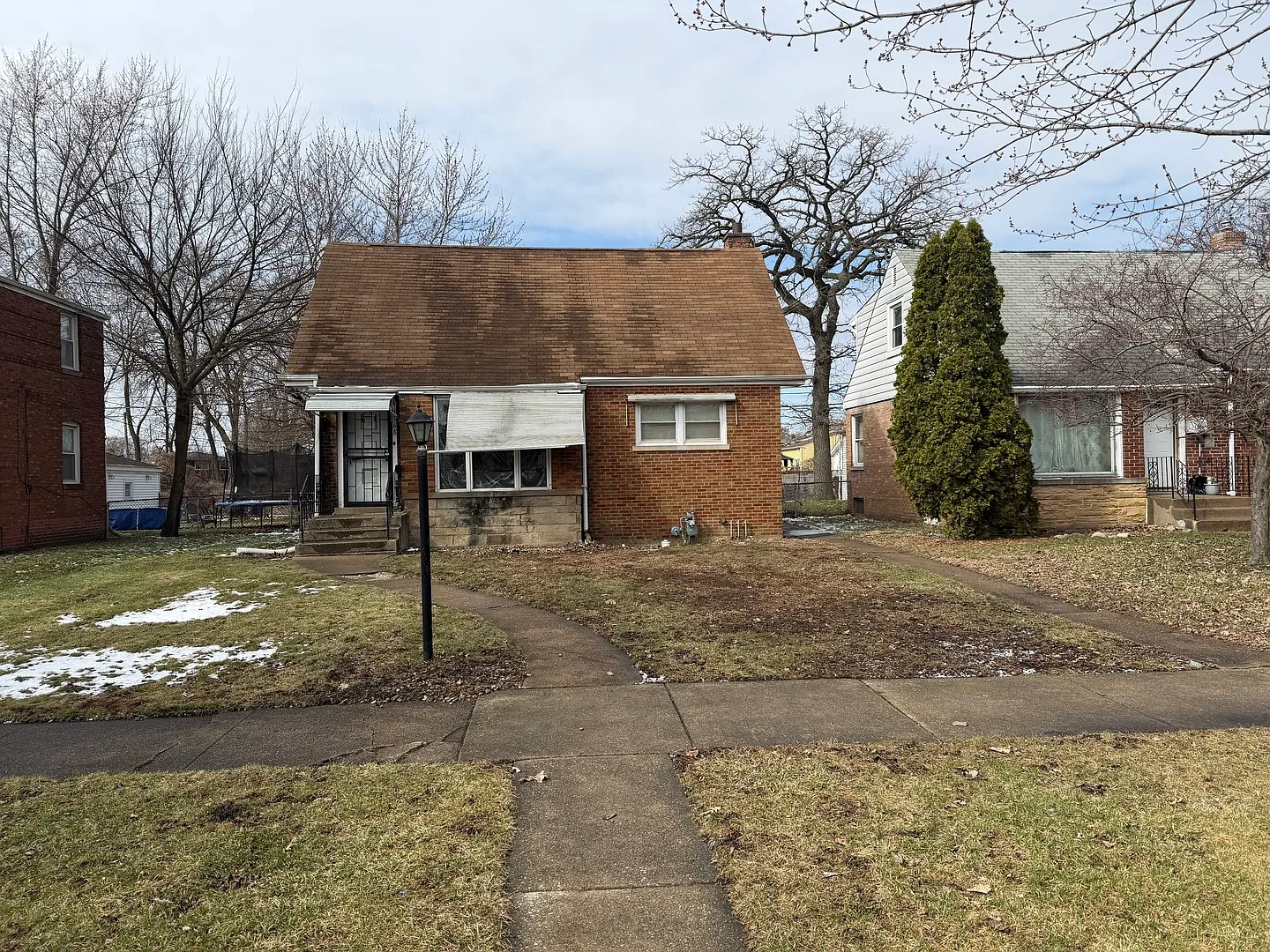 1568 Wentworth Ave photo 1