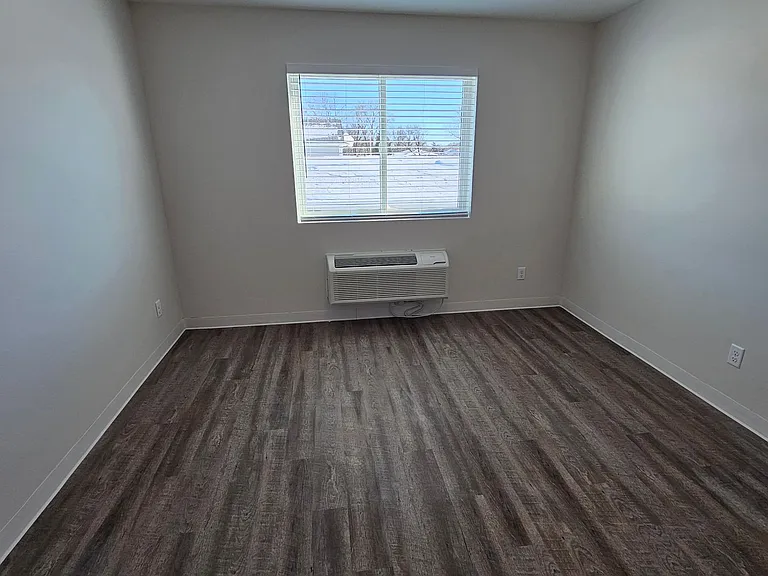 1100 W Marion St — Photo 15
