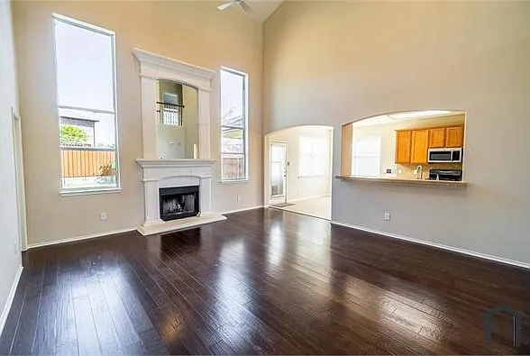 1301 W Collins Cir — Photo 3