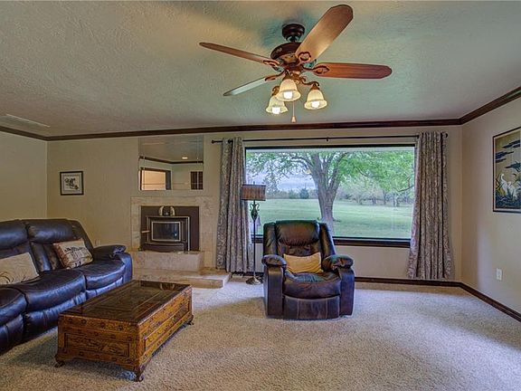4th image of 1000 Estell Dr
